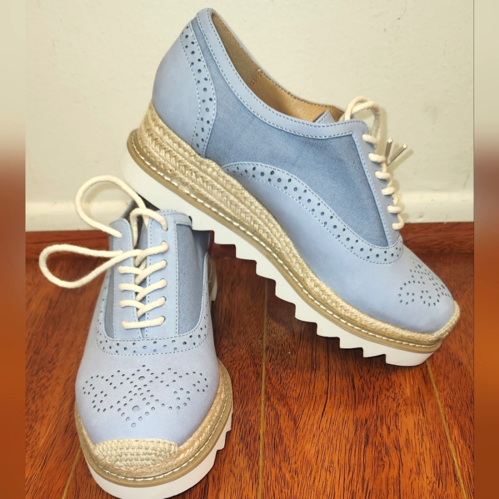 Blue Oxford sneakers